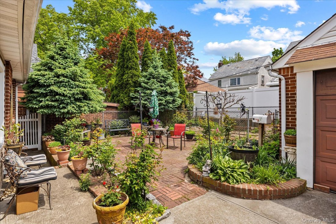 House in New York, New York, United States 4 - 17933612