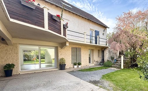 House in Rosny-sur-Seine, Ile-de-France, France 1