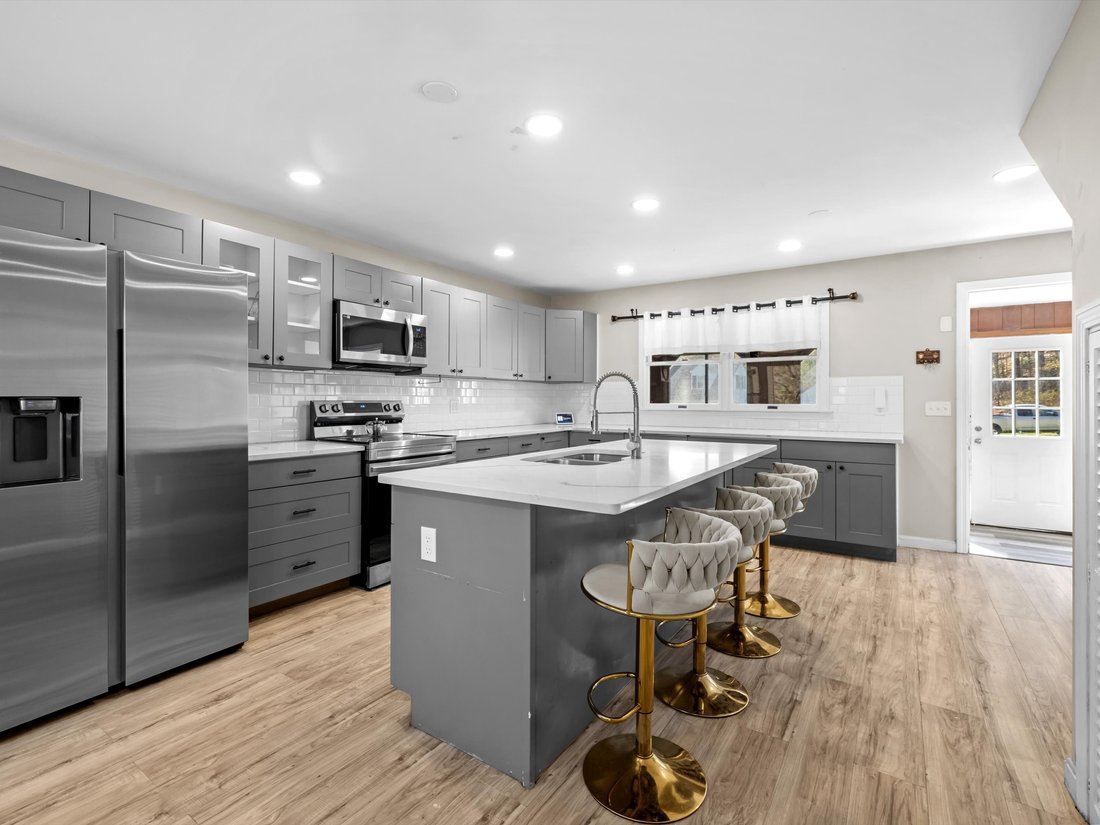 House in Townsend, Massachusetts, United States 3 - 17928008