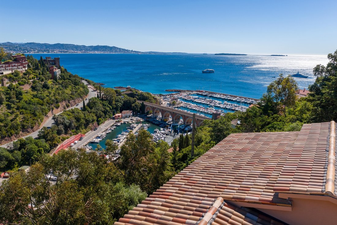 House in Théoule-sur-Mer, Provence-Alpes-Côte d'Azur, France 1 - 15689874