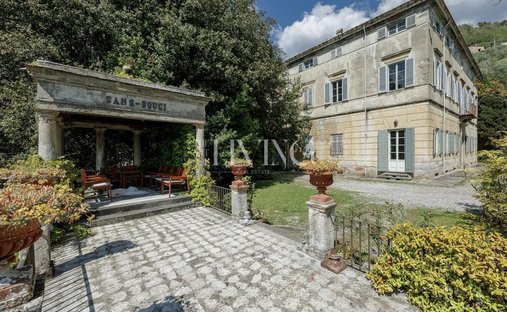 Villa in Capannori, Tuscany, Italy 1
