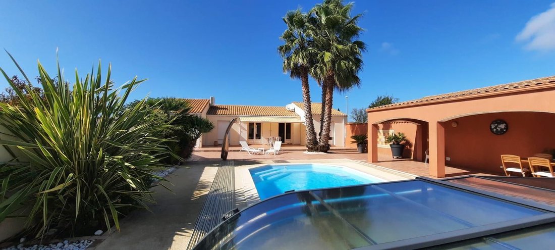 House in Saint-Georges-d'Oleron, Nouvelle-Aquitaine, France 1 - 17397365