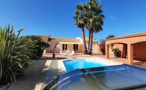 House in Saint-Georges-d'Oleron, Nouvelle-Aquitaine, France 1