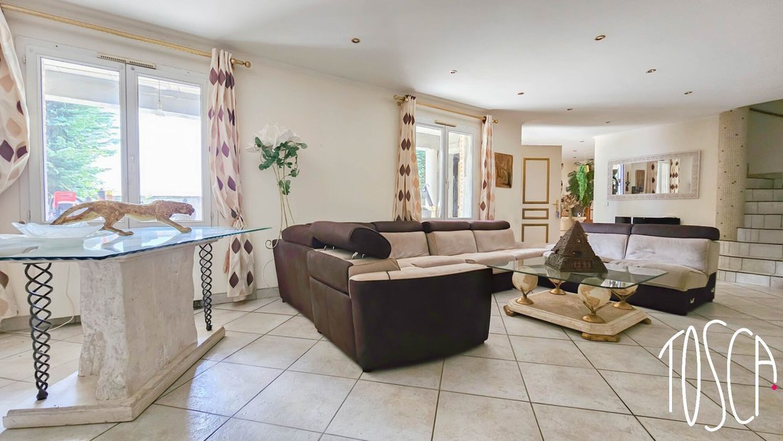 House in Vitry-sur-Seine, Ile-de-France, France 1 - 16079529