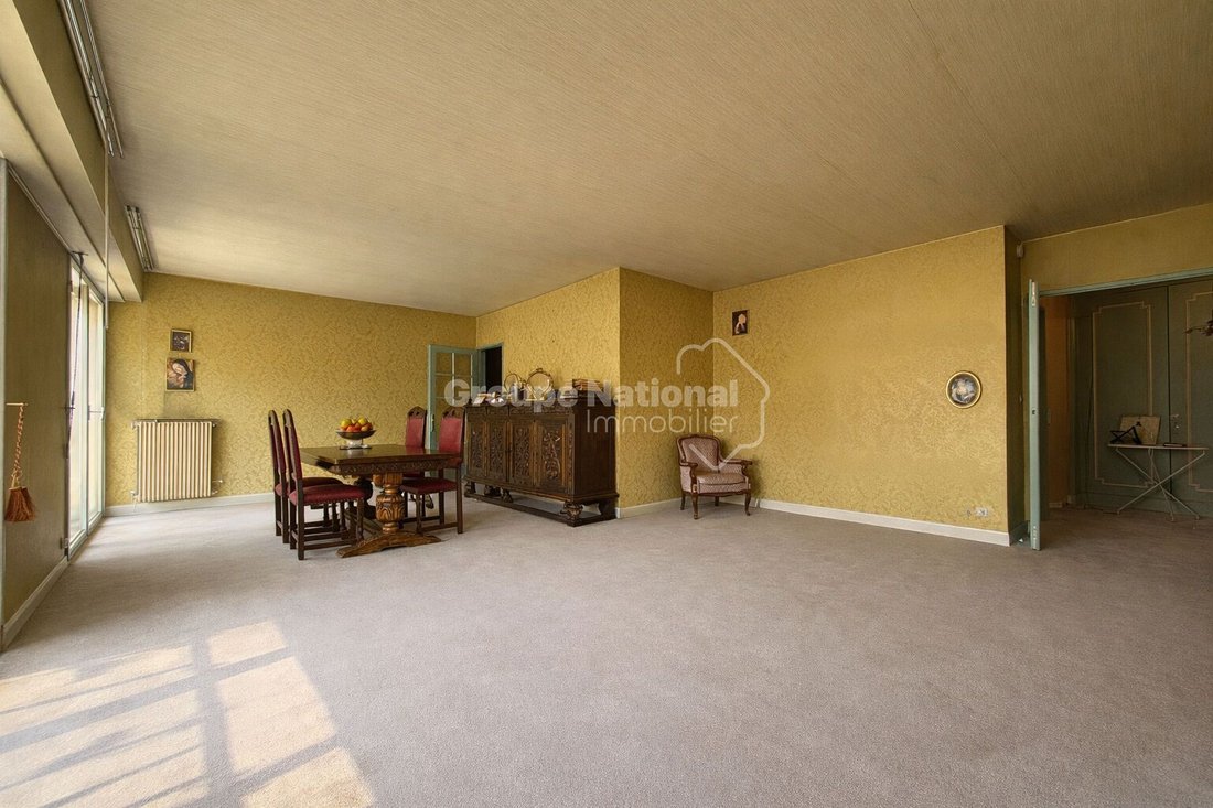 Apartment in Domaine National du Château, Versailles, France 2 - 16073841