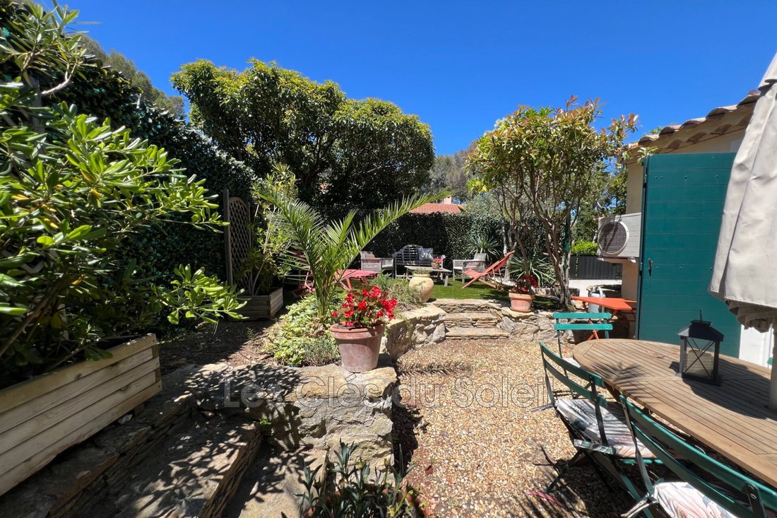 Villa in Sanary-sur-Mer, Provence-Alpes-Côte d'Azur, France 5 - 17937522