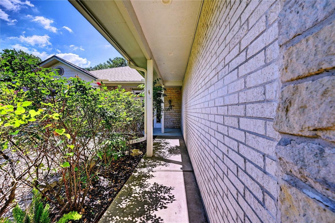 House in Willis, Texas, United States 5 - 17932457