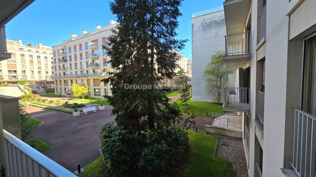 Apartment in Domaine National du Château, Versailles, France 5 - 17649921