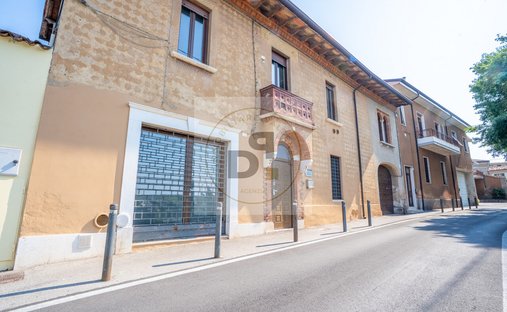Estate in Historic Center, Lonato del Garda, Lombardy 1