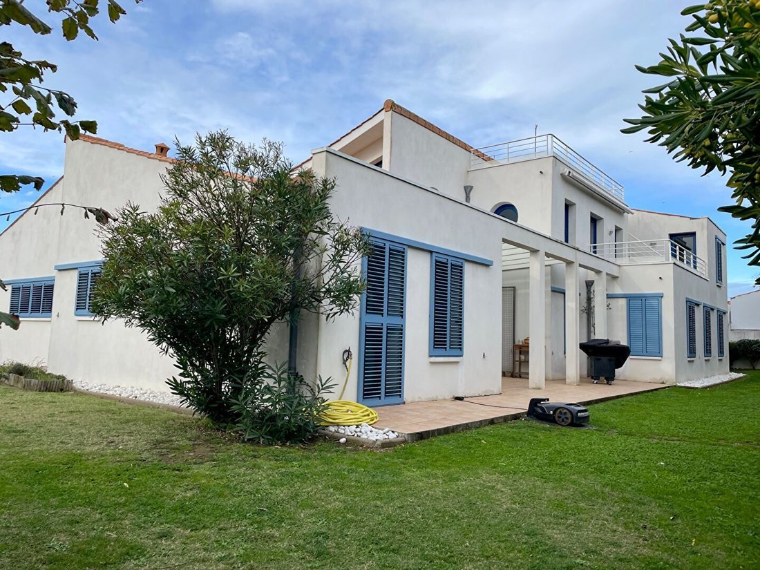 House in Saint-Denis-d'Oleron, Nouvelle-Aquitaine, France 3 - 16497509