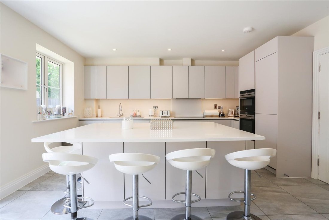 House in Nork, Reigate and Banstead, England 4 - 17939082