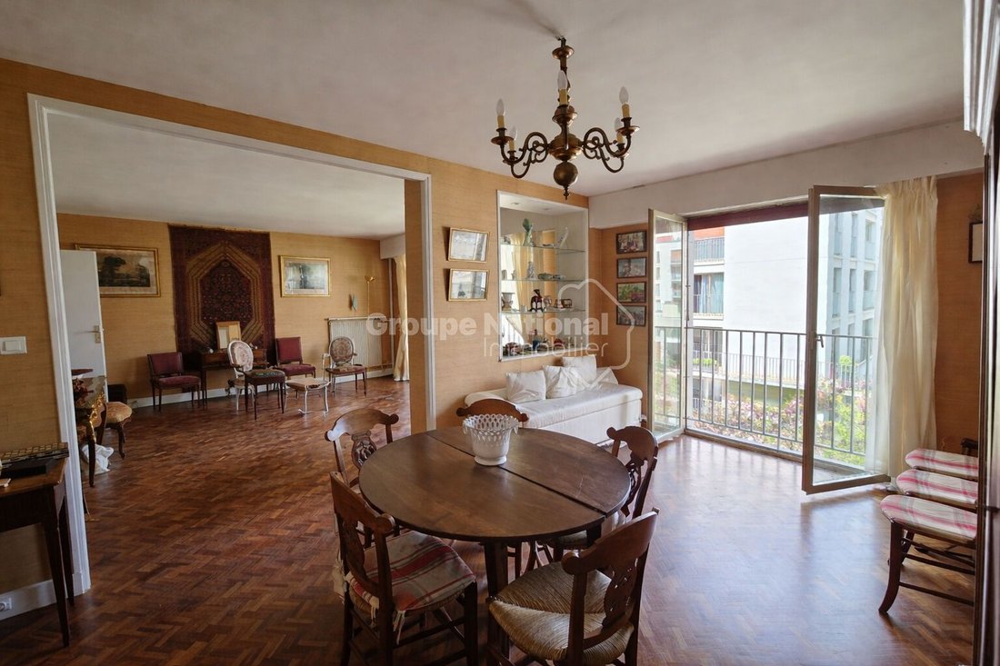 Apartment in Domaine National du Château, Versailles, France 5 - 17697282