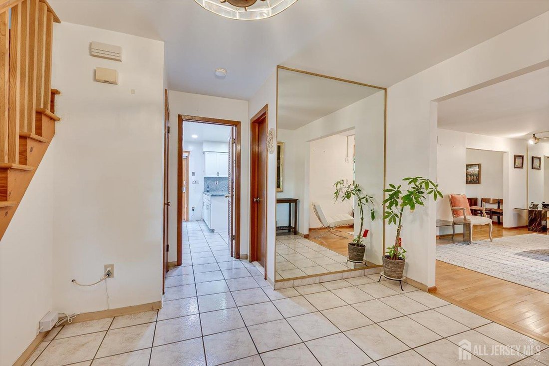 House in Metuchen, New Jersey, United States 4 - 17919000