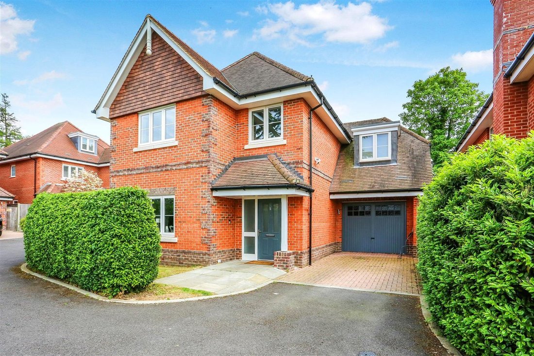 House in Nork, Reigate and Banstead, England 1 - 17939082