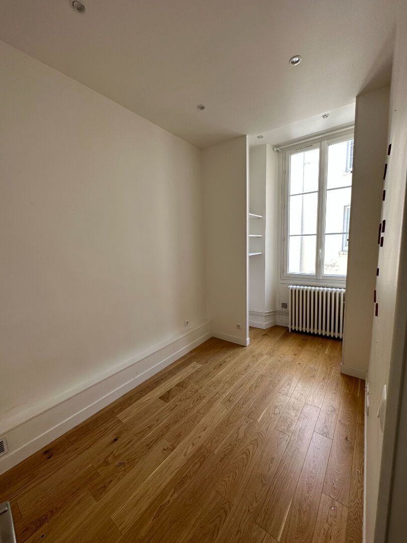 Apartment in Domaine National du Château, Versailles, France 4 - 16080935