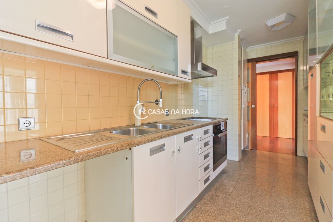 Apartment in Cedofeita, Santo Ildefonso, Se, Miragaia, Sao Nicolau e Vitoria, Porto District, Portugal 3 - 17937136