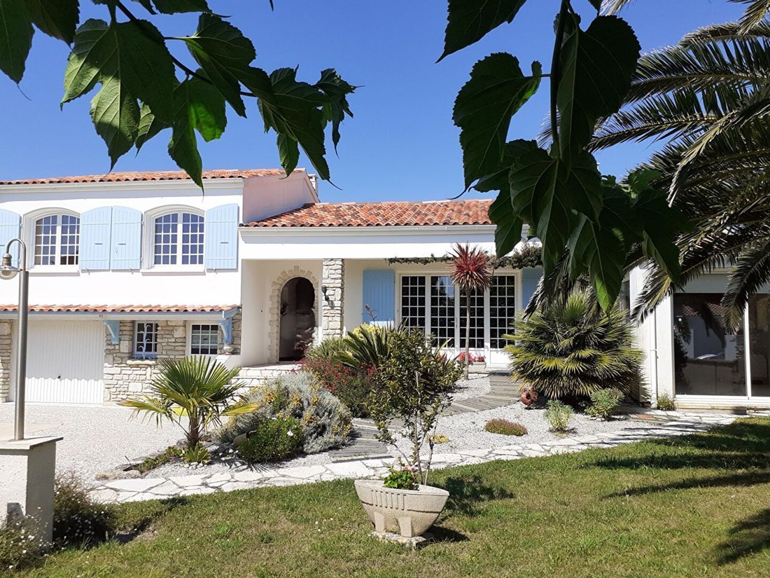 House in Saint-Denis-d'Oleron, Nouvelle-Aquitaine, France 1 - 16497792