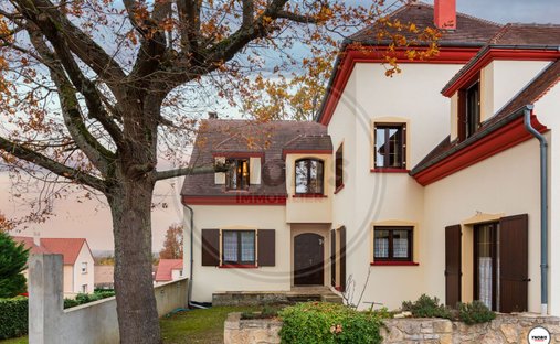 House in Haut, Vernouillet, France 1