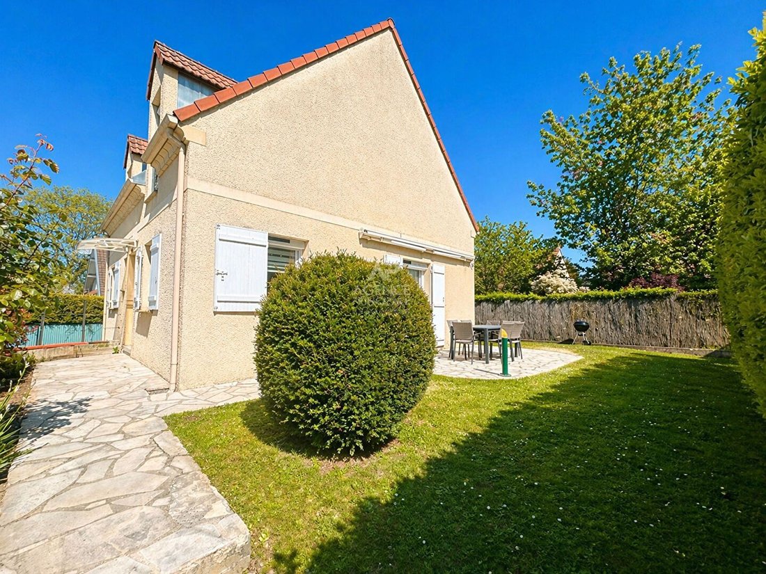 House in Cité SNCF, Verneuil-sur-Seine, France 2 - 17796264
