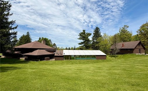 House in Chardon, Ohio, United States 1