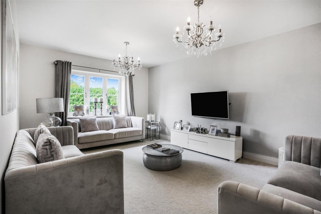 House in Nork, Reigate and Banstead, England 2 - 17939082