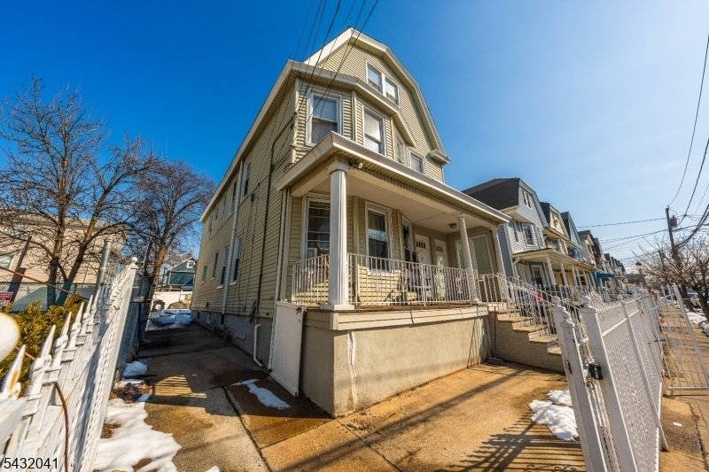House in Elizabeth, New Jersey, United States 1 - 17931268