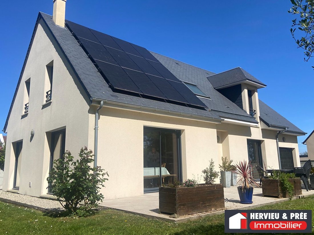 House in Luc-sur-Mer, Normandy, France 1 - 17735342