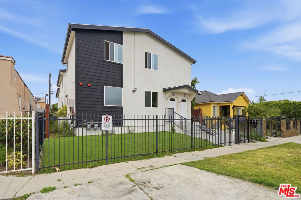 Los Angeles, California, United States 1 - 17933792