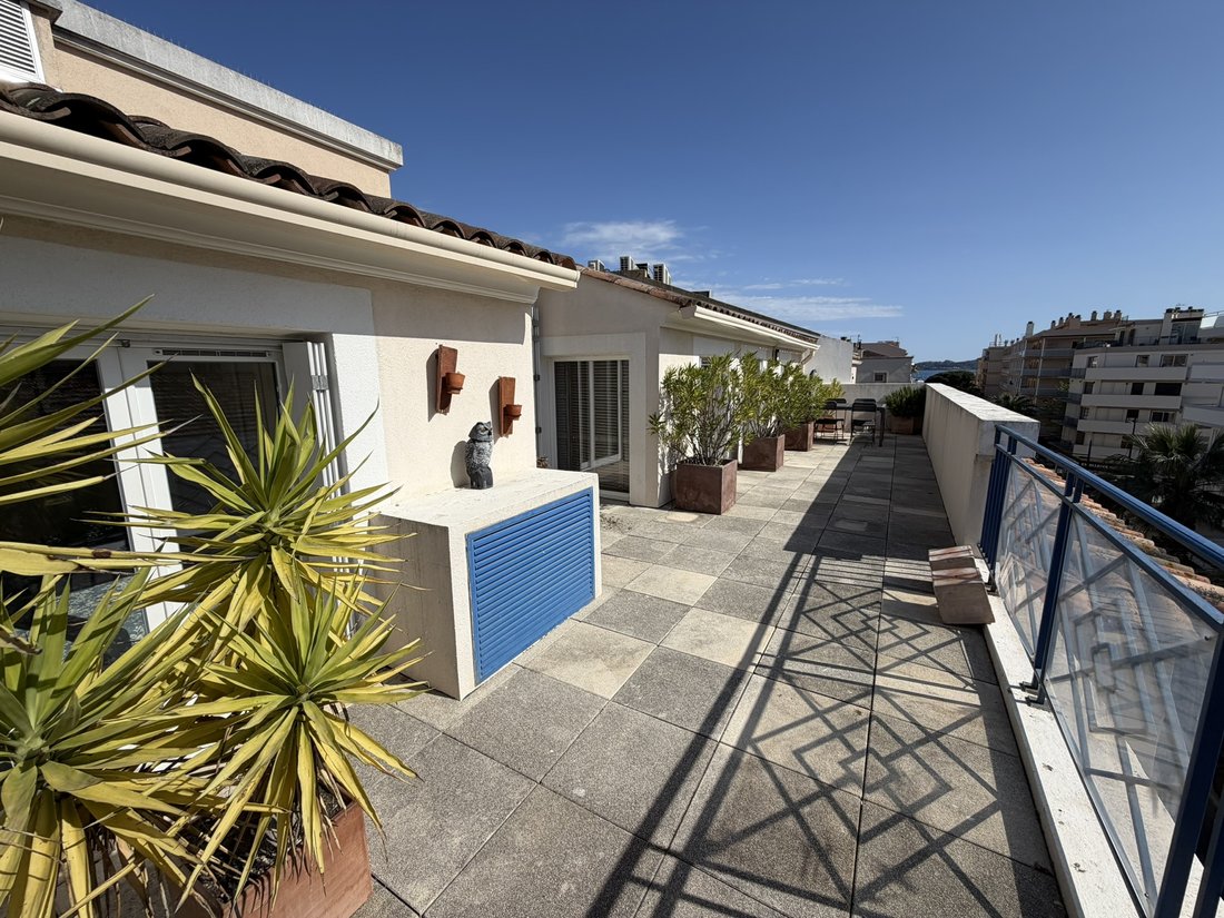 Apartment in Ville-Les Saquedes-Le Bouillonnet, Sainte-Maxime, France 1 - 17935103