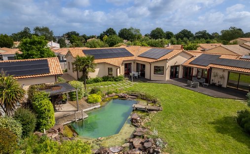 Villa in Sainte-Pazanne, Pays de la Loire, France 1