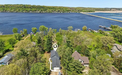 House in Lake Wisconsin, Wisconsin, United States 1