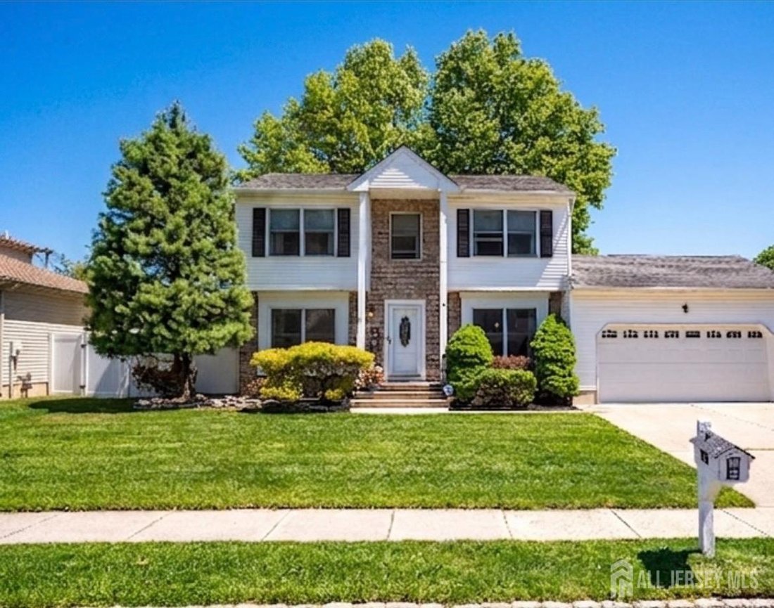 House in North Brunswick Township, New Jersey, United States 1 - 17937983
