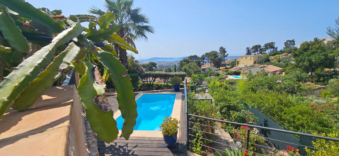 Villa in Notre Dame des Routes, Toulon, France 1 - 17930982
