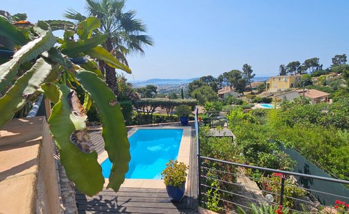Villa in Notre Dame des Routes, Toulon, France 1