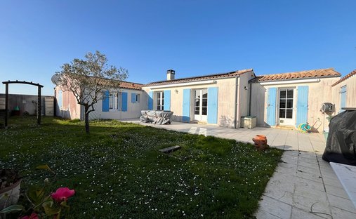 House in Saint-Denis-d'Oleron, Nouvelle-Aquitaine, France 1