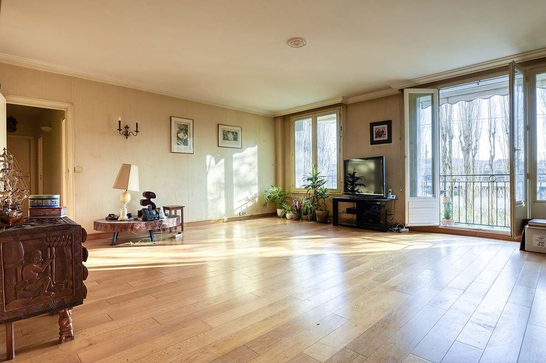 Apartment in Domaine National du Château, Versailles, France 4 - 16073892