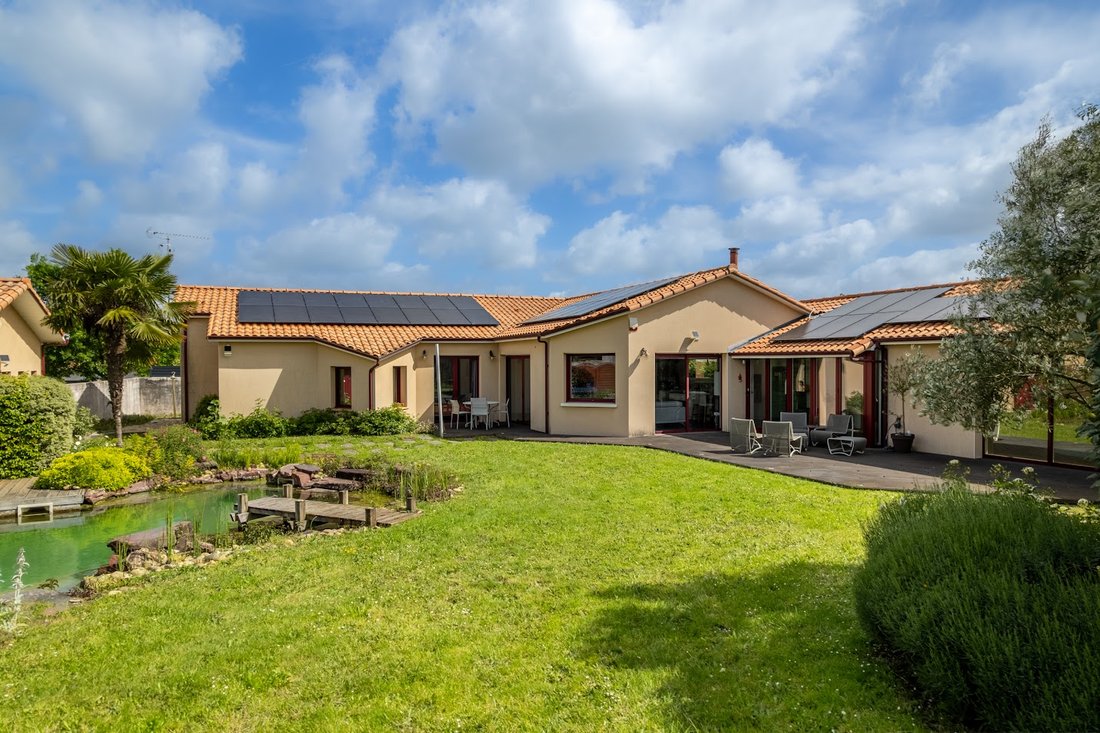 Villa in Sainte-Pazanne, Pays de la Loire, France 2 - 17935257