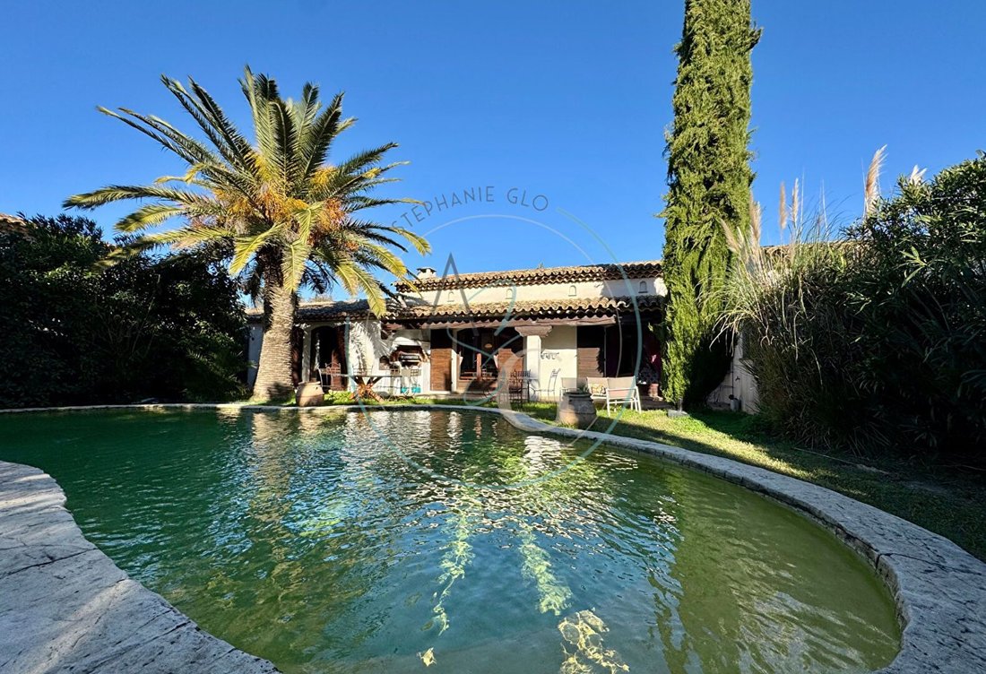 Villa in Grimaud, Provence-Alpes-Côte d'Azur, France 1 - 16674397