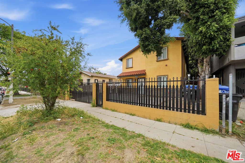 Los Angeles, California, United States 4 - 17826597