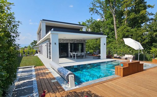 Villa in Sciez, Auvergne-Rhône-Alpes, France 1