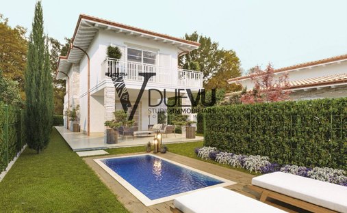 House in Center, Forte dei Marmi, Tuscany 1