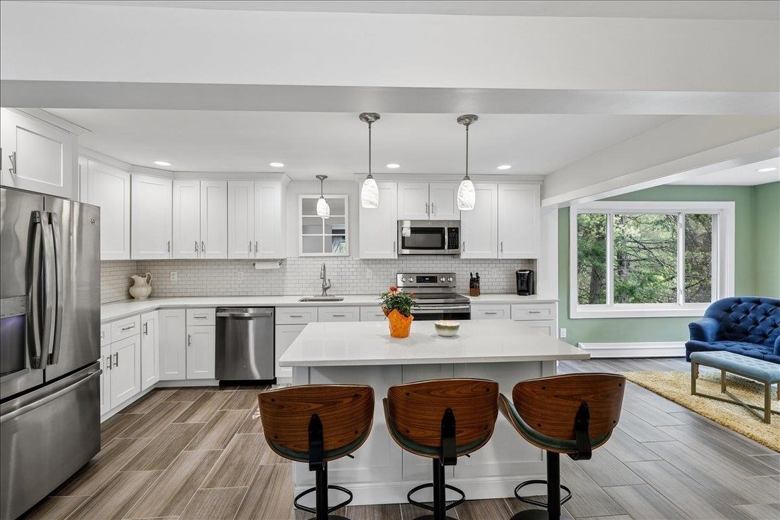 House in Goffstown, New Hampshire, United States 4 - 17938385
