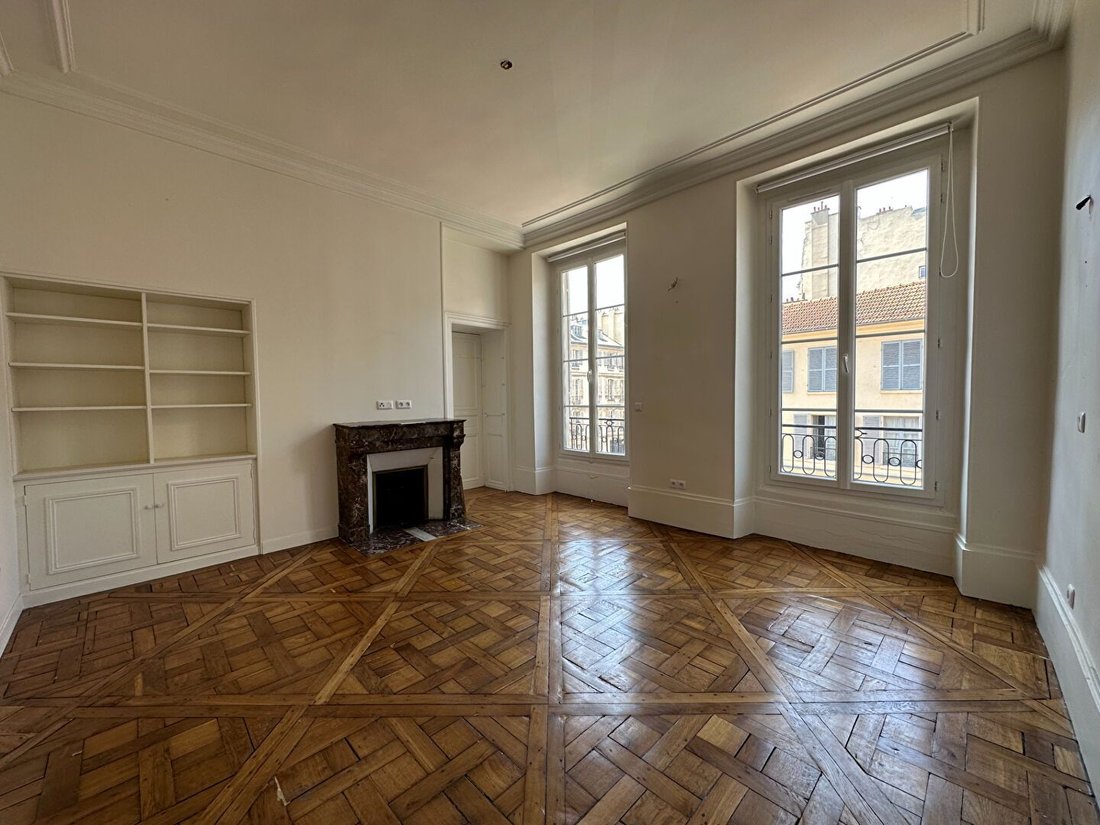 Apartment in Domaine National du Château, Versailles, France 3 - 16080935
