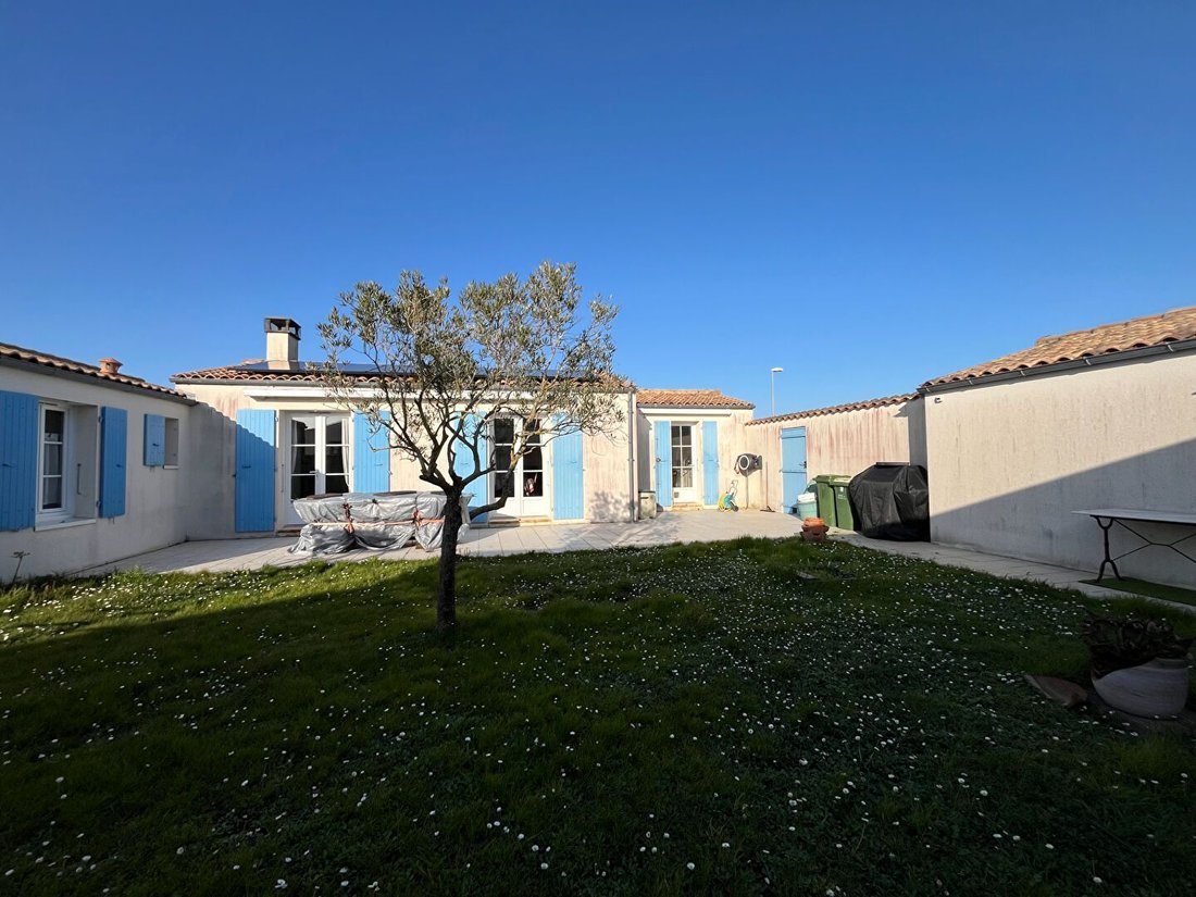 House in Saint-Denis-d'Oleron, Nouvelle-Aquitaine, France 2 - 17339398