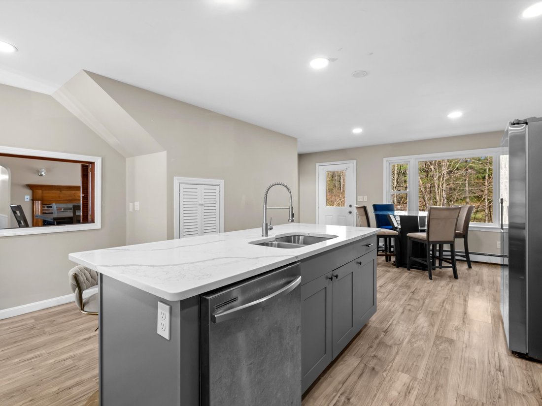 House in Townsend, Massachusetts, United States 4 - 17928008