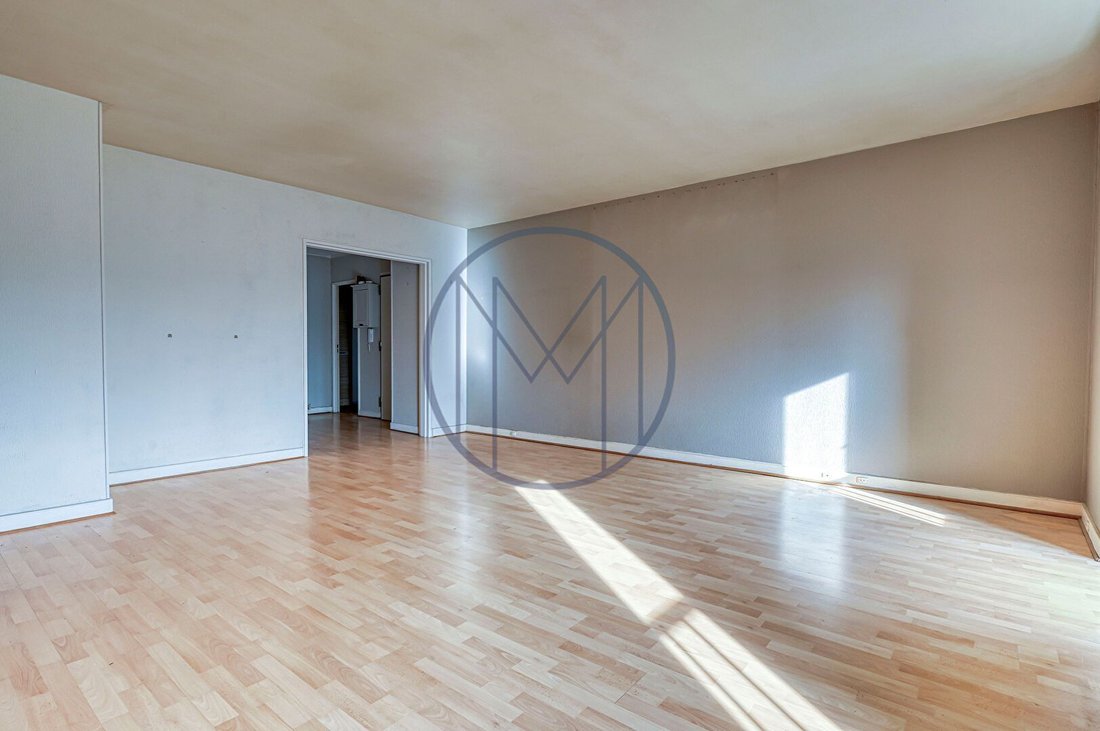 Apartment in Domaine National du Château, Versailles, France 2 - 17381343