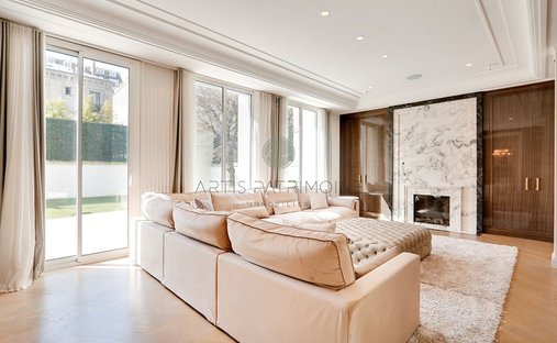 House in La Plaine des Sablons, Neuilly-sur-Seine, France 1