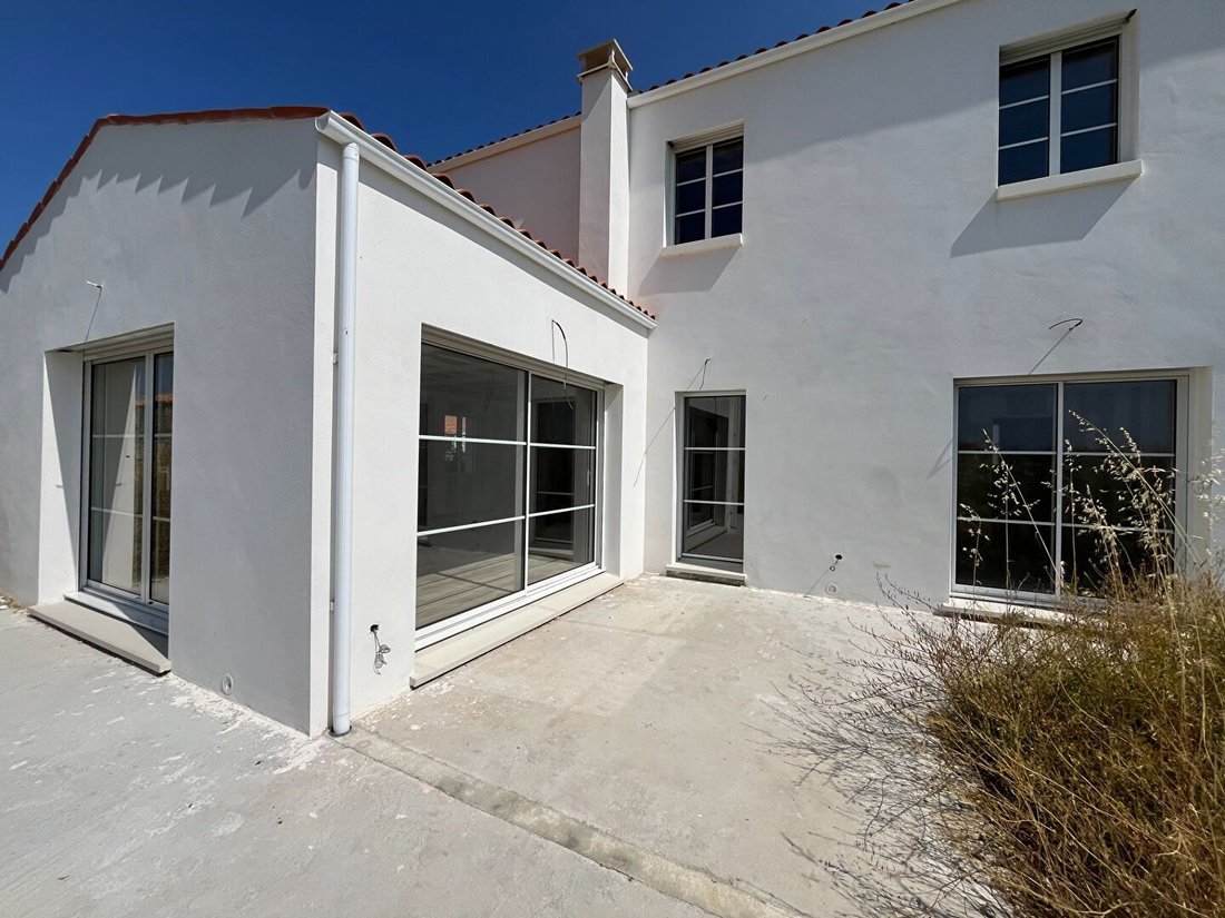 House in Saint-Denis-d'Oleron, Nouvelle-Aquitaine, France 3 - 16497445