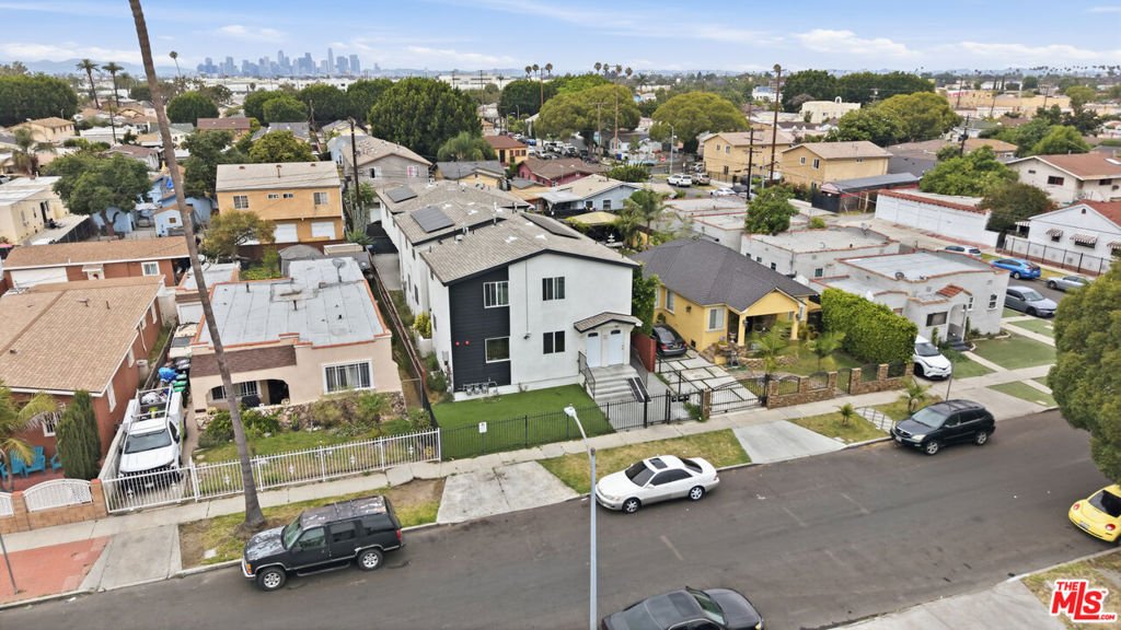 Los Angeles, California, United States 5 - 17933792