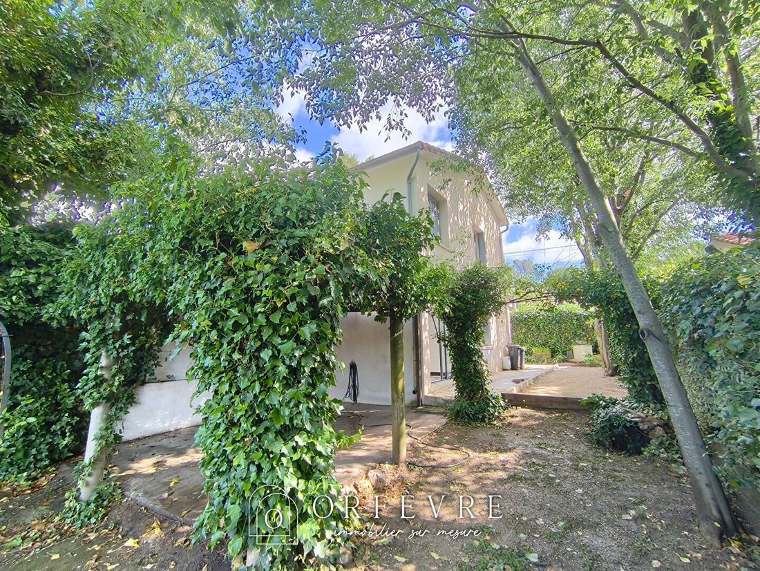 House in Centre Ville, Castries, France 1 - 17888941